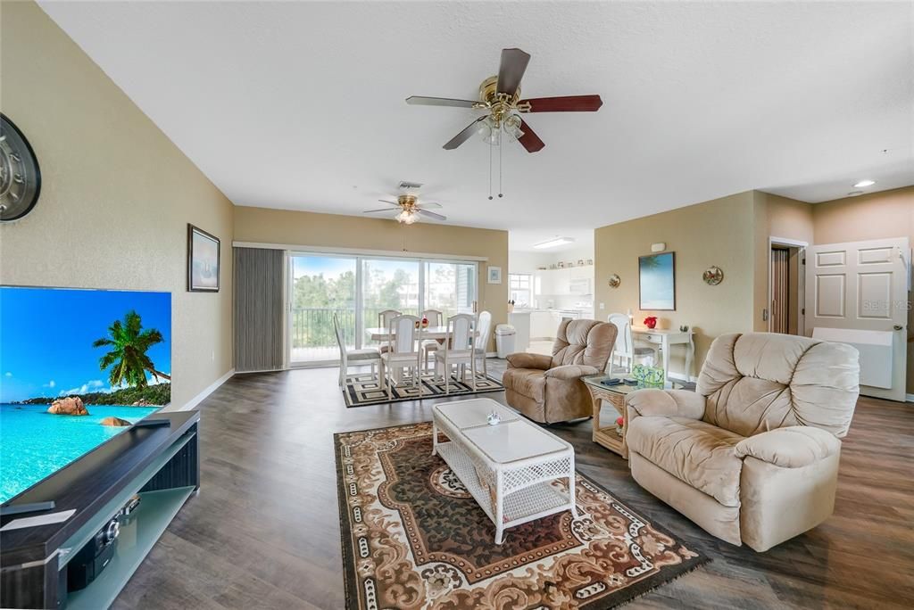 待售: $255,500 (3 贝兹, 2 浴室, 2004 平方英尺)