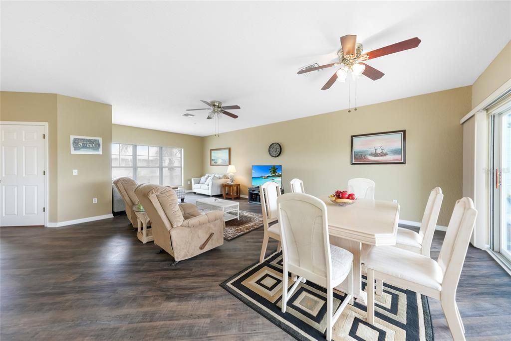 待售: $255,500 (3 贝兹, 2 浴室, 2004 平方英尺)