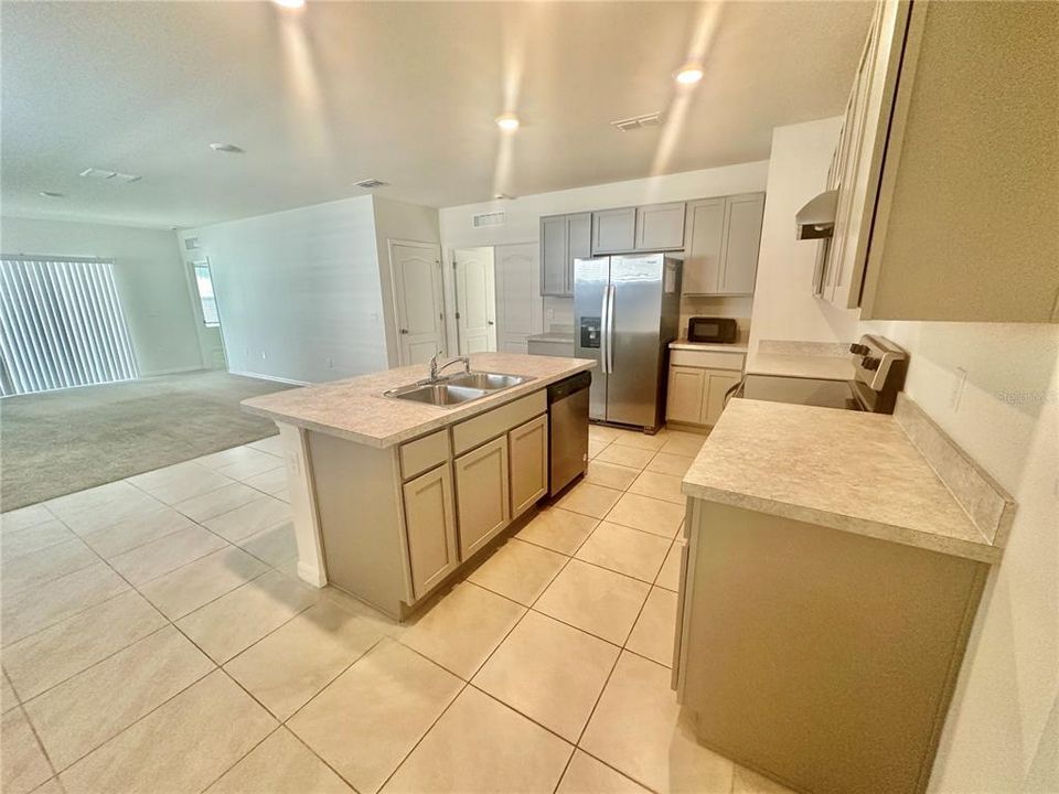 For Rent: $2,195 (3 beds, 2 baths, 1614 Square Feet)
