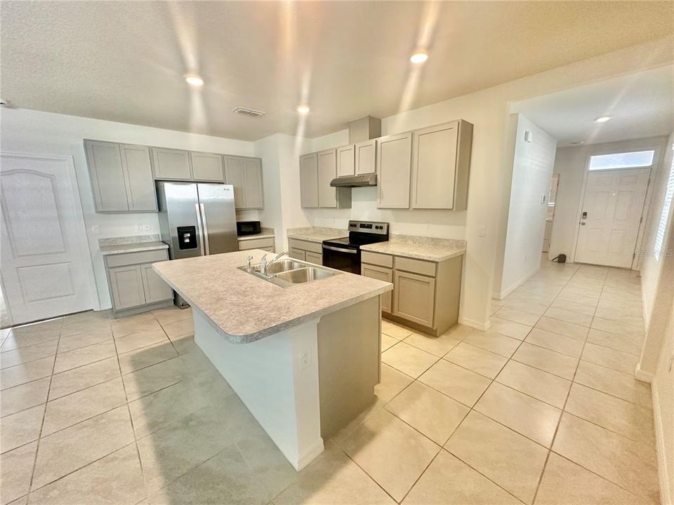 For Rent: $2,195 (3 beds, 2 baths, 1614 Square Feet)