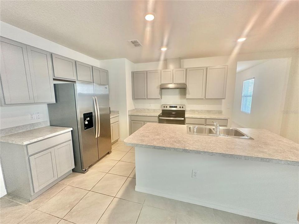 For Rent: $2,195 (3 beds, 2 baths, 1614 Square Feet)