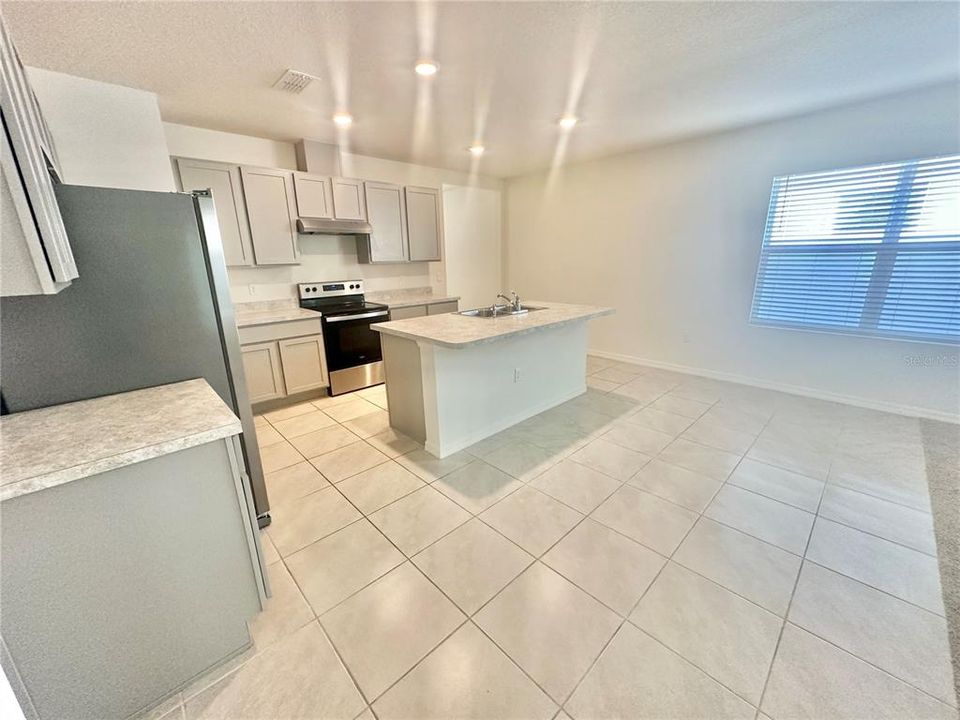 For Rent: $2,195 (3 beds, 2 baths, 1614 Square Feet)