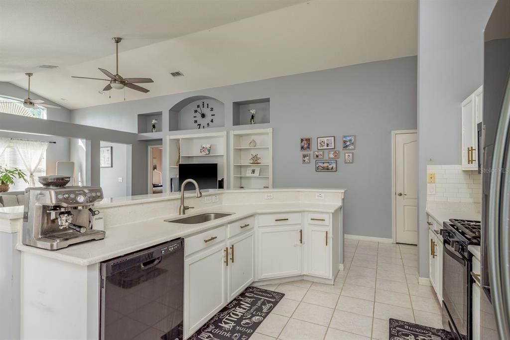 Active With Contract: $504,000 (3 beds, 2 baths, 1758 Square Feet)