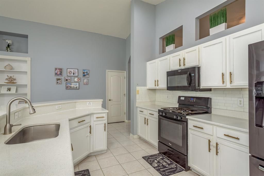 Active With Contract: $504,000 (3 beds, 2 baths, 1758 Square Feet)