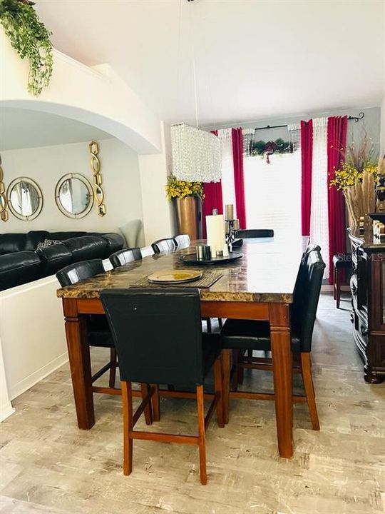 En Renta: $4,000 (4 camas, 2 baños, 2006 Pies cuadrados)