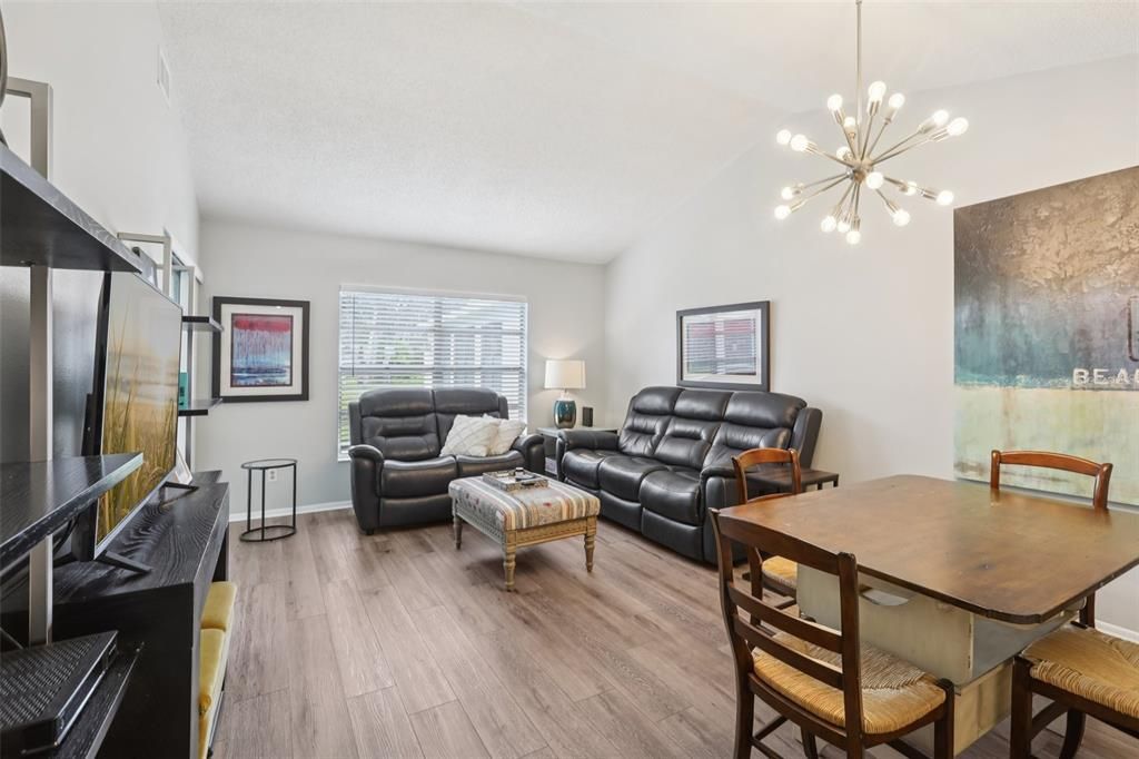 Active With Contract: $237,500 (1 beds, 1 baths, 703 Square Feet)
