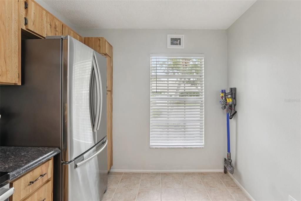 Active With Contract: $237,500 (1 beds, 1 baths, 703 Square Feet)
