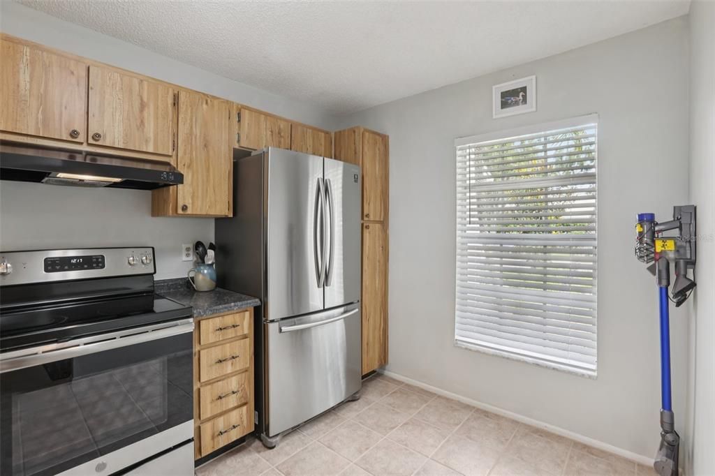 Active With Contract: $237,500 (1 beds, 1 baths, 703 Square Feet)