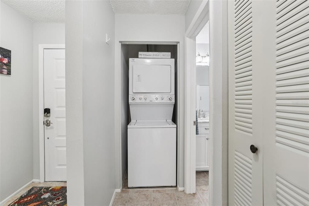 Active With Contract: $237,500 (1 beds, 1 baths, 703 Square Feet)