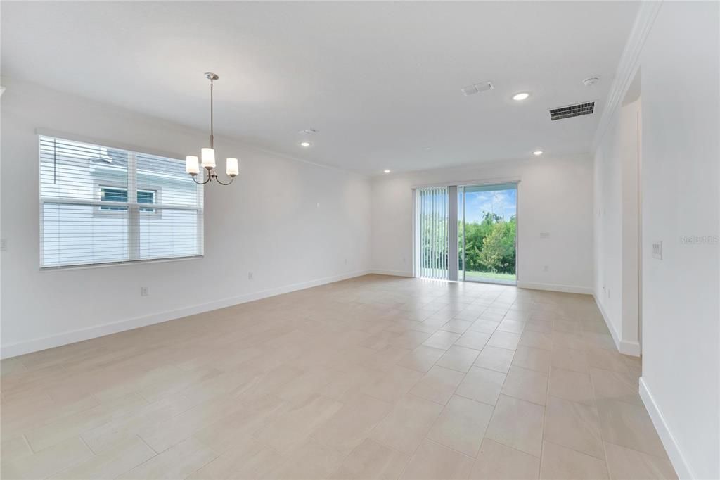 Activo con contrato: $3,200 (3 camas, 2 baños, 1964 Pies cuadrados)