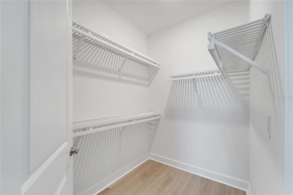 Activo con contrato: $3,200 (3 camas, 2 baños, 1964 Pies cuadrados)