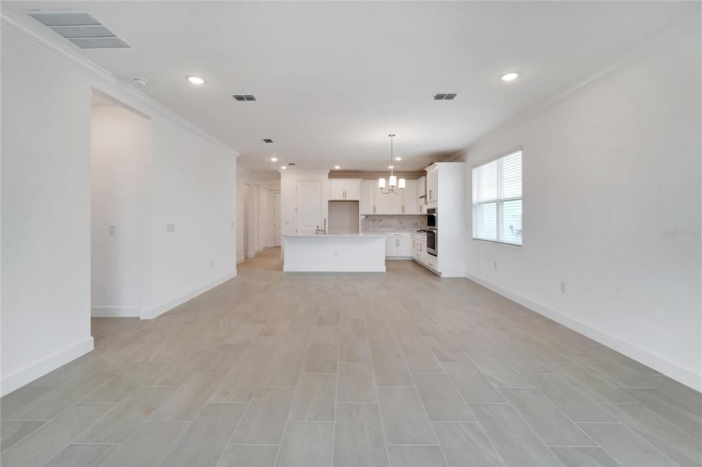 Activo con contrato: $3,200 (3 camas, 2 baños, 1964 Pies cuadrados)