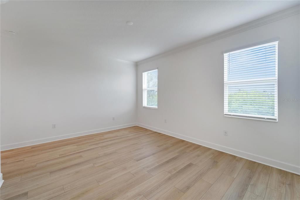 Activo con contrato: $3,200 (3 camas, 2 baños, 1964 Pies cuadrados)