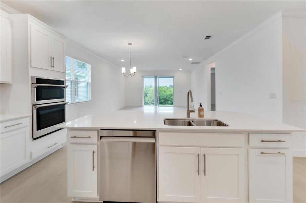 Activo con contrato: $3,200 (3 camas, 2 baños, 1964 Pies cuadrados)