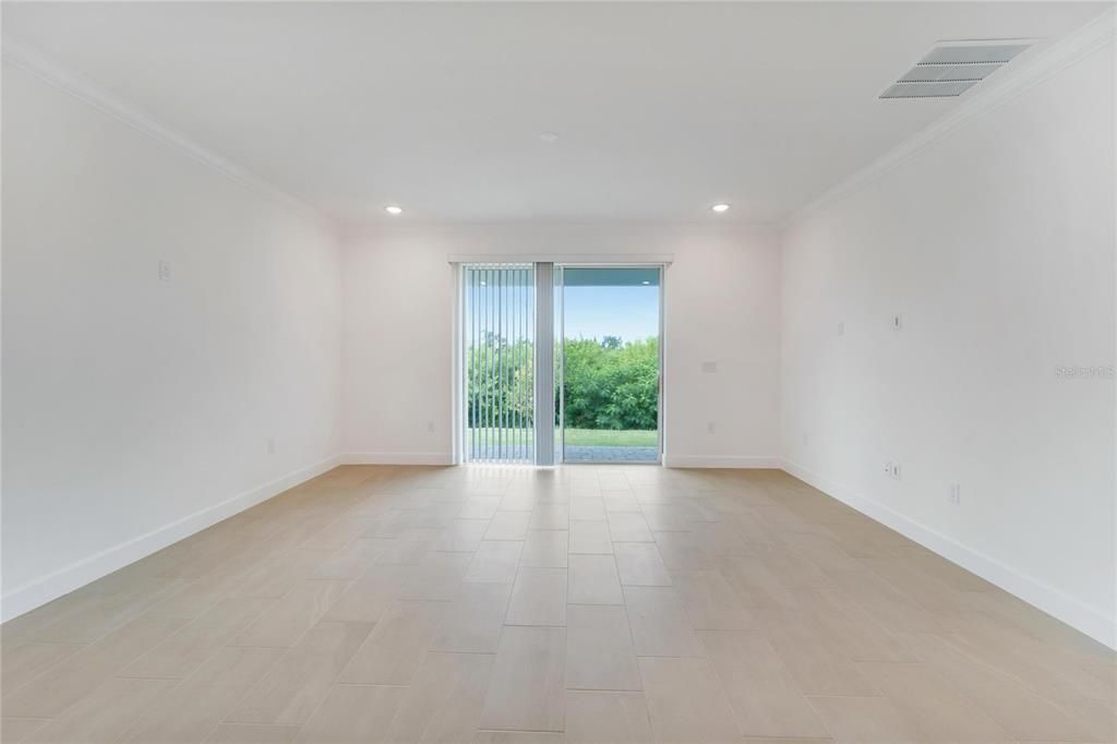 Activo con contrato: $3,200 (3 camas, 2 baños, 1964 Pies cuadrados)