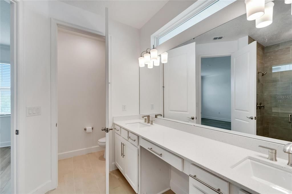 Activo con contrato: $3,200 (3 camas, 2 baños, 1964 Pies cuadrados)