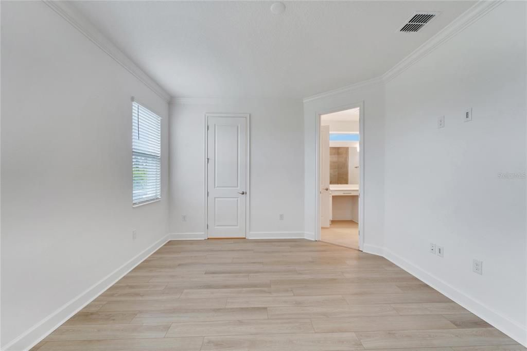 Activo con contrato: $3,200 (3 camas, 2 baños, 1964 Pies cuadrados)