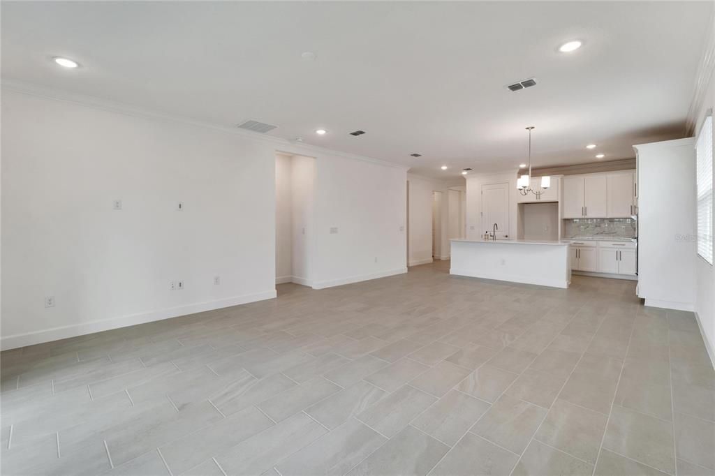 Activo con contrato: $3,200 (3 camas, 2 baños, 1964 Pies cuadrados)