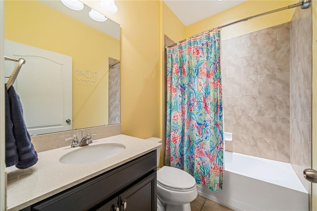 合同活跃: $899,000 (5 贝兹, 3 浴室, 2843 平方英尺)