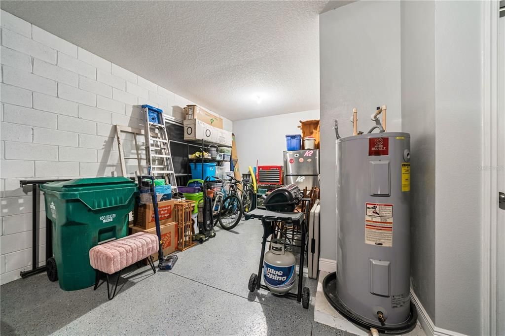 合同活跃: $899,000 (5 贝兹, 3 浴室, 2843 平方英尺)