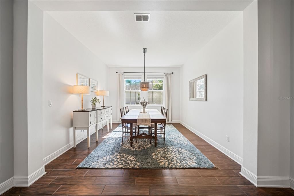 合同活跃: $899,000 (5 贝兹, 3 浴室, 2843 平方英尺)