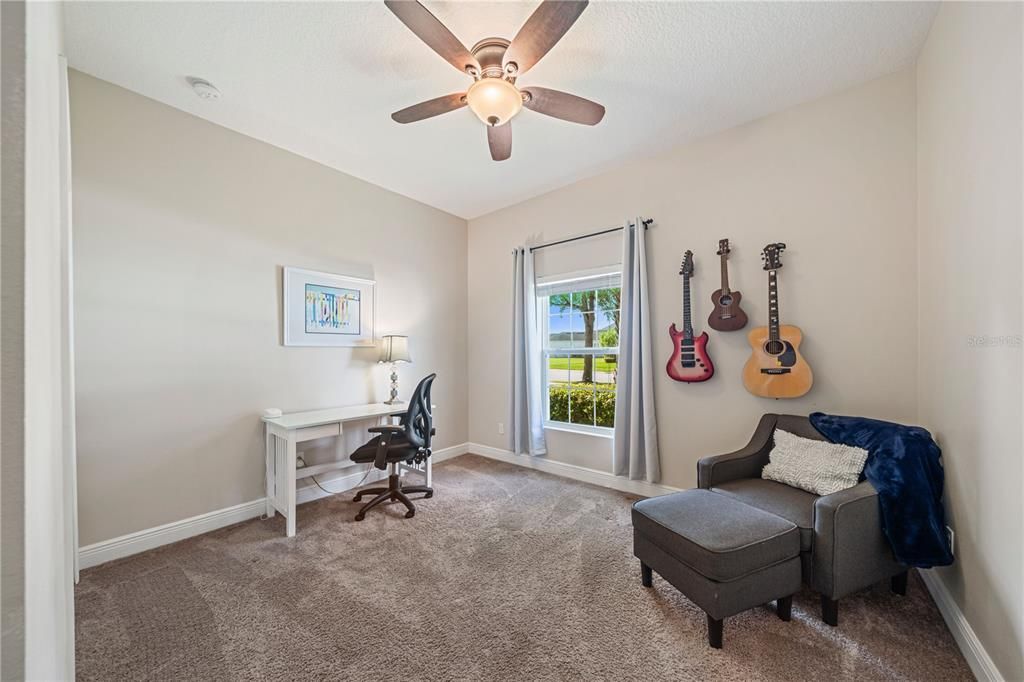 合同活跃: $899,000 (5 贝兹, 3 浴室, 2843 平方英尺)