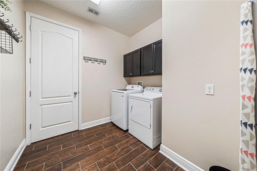 合同活跃: $899,000 (5 贝兹, 3 浴室, 2843 平方英尺)