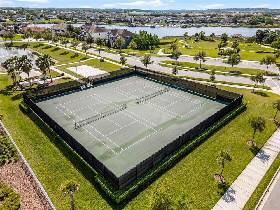 合同活跃: $899,000 (5 贝兹, 3 浴室, 2843 平方英尺)