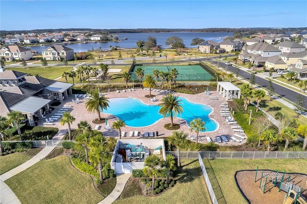 合同活跃: $899,000 (5 贝兹, 3 浴室, 2843 平方英尺)