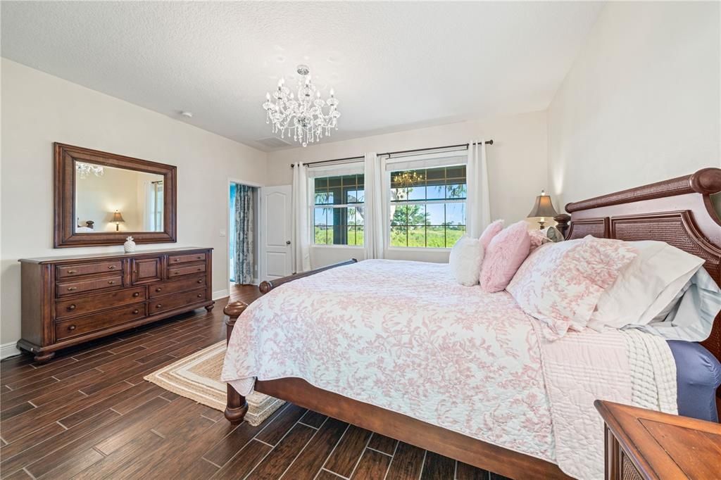 合同活跃: $899,000 (5 贝兹, 3 浴室, 2843 平方英尺)