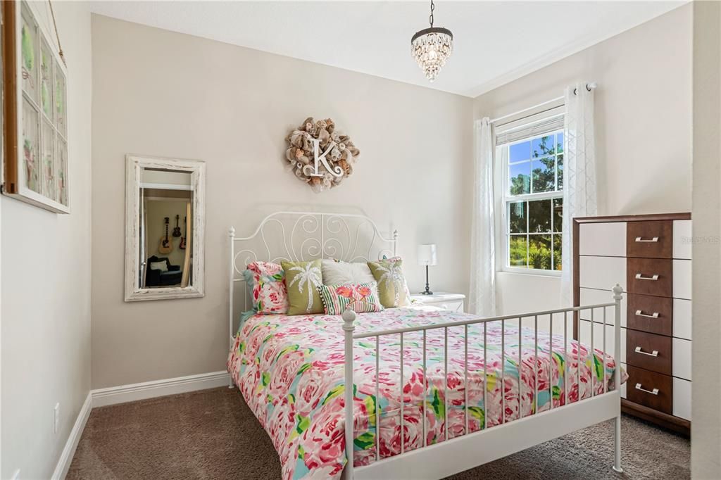 合同活跃: $899,000 (5 贝兹, 3 浴室, 2843 平方英尺)