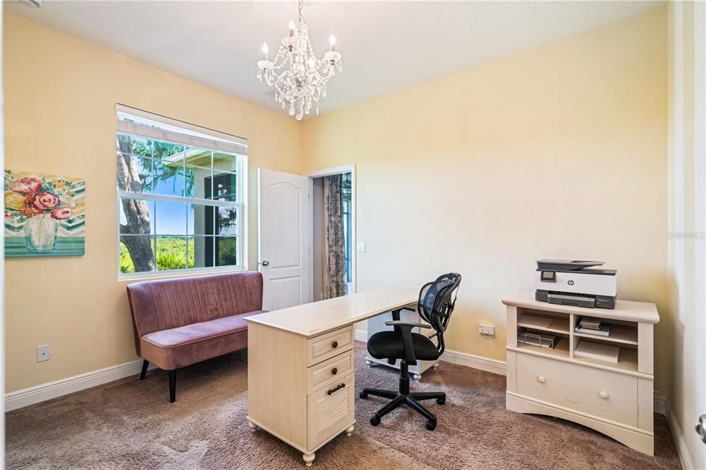 合同活跃: $899,000 (5 贝兹, 3 浴室, 2843 平方英尺)