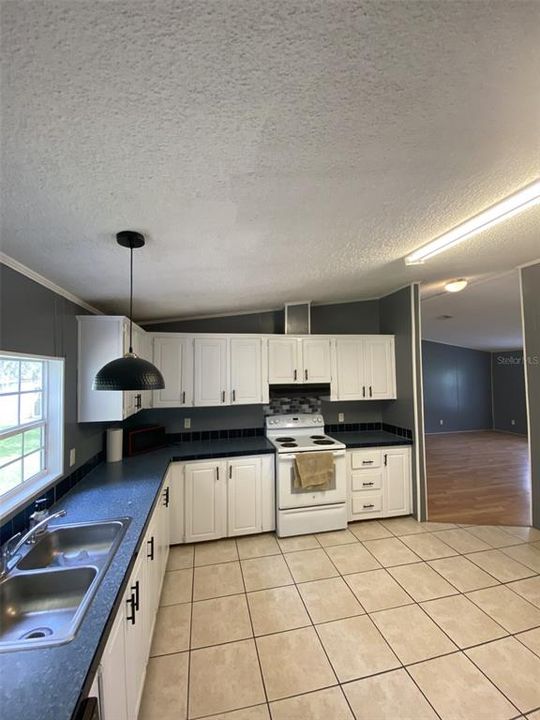 For Sale: $260,000 (3 beds, 2 baths, 1860 Square Feet)