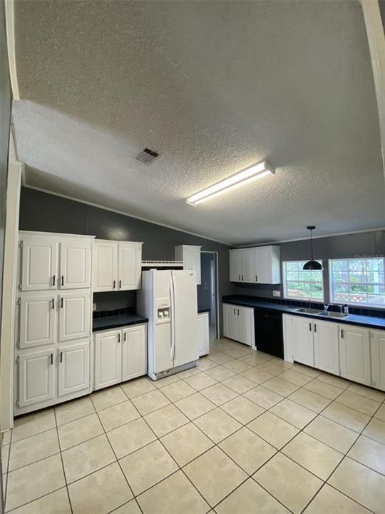 For Sale: $260,000 (3 beds, 2 baths, 1860 Square Feet)