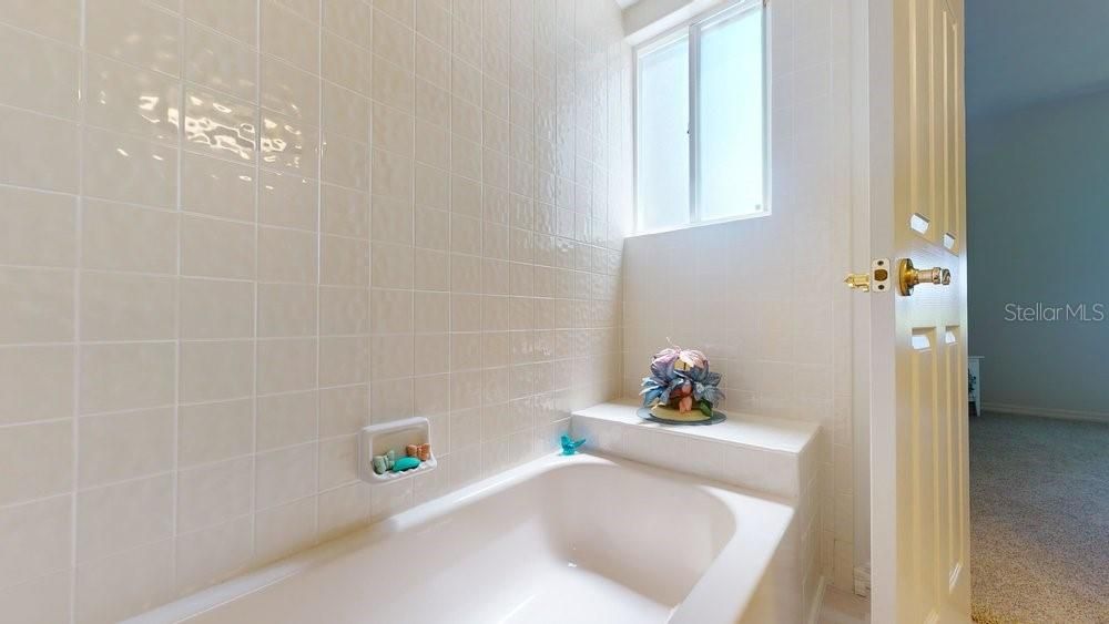 待售: $259,000 (2 贝兹, 2 浴室, 1300 平方英尺)