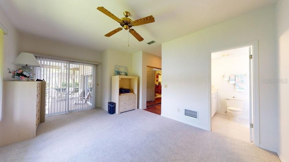 待售: $259,000 (2 贝兹, 2 浴室, 1300 平方英尺)