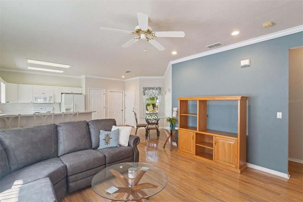 For Sale: $289,900 (3 beds, 2 baths, 1545 Square Feet)