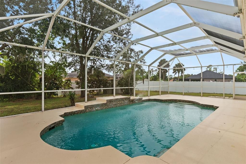 Activo con contrato: $425,000 (4 camas, 2 baños, 2248 Pies cuadrados)