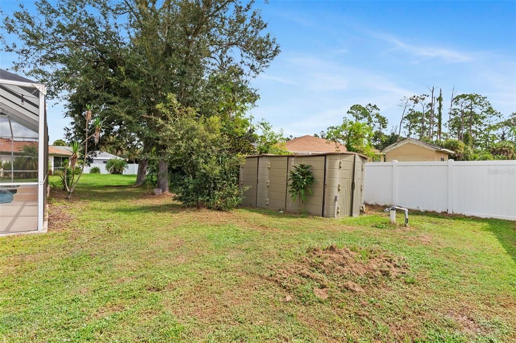 Activo con contrato: $425,000 (4 camas, 2 baños, 2248 Pies cuadrados)