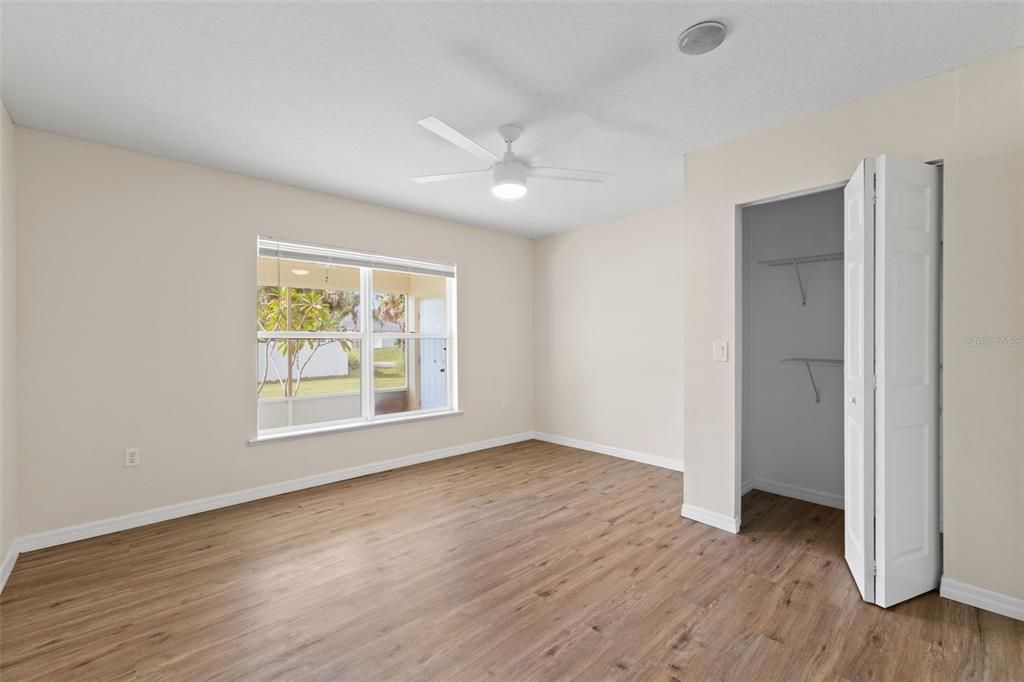 Activo con contrato: $425,000 (4 camas, 2 baños, 2248 Pies cuadrados)