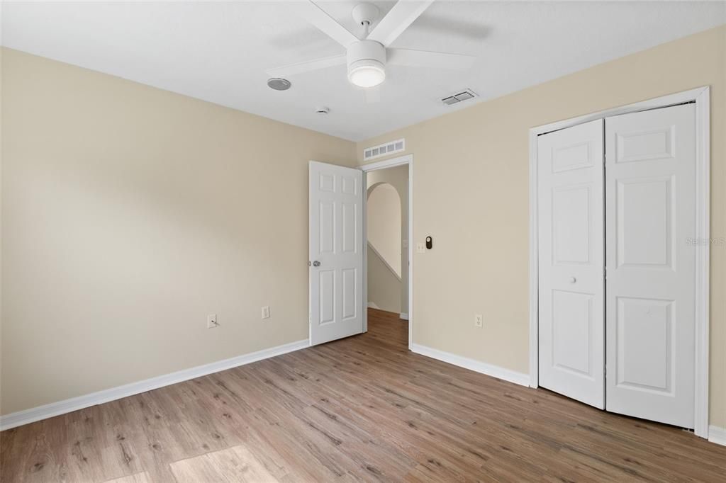 Activo con contrato: $425,000 (4 camas, 2 baños, 2248 Pies cuadrados)