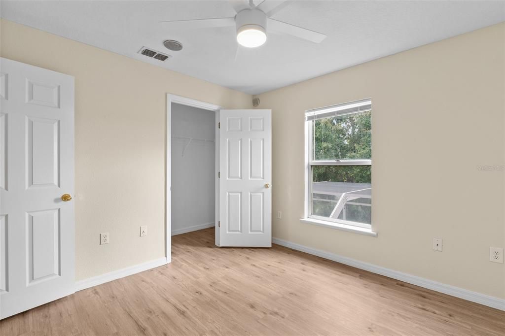 Activo con contrato: $425,000 (4 camas, 2 baños, 2248 Pies cuadrados)