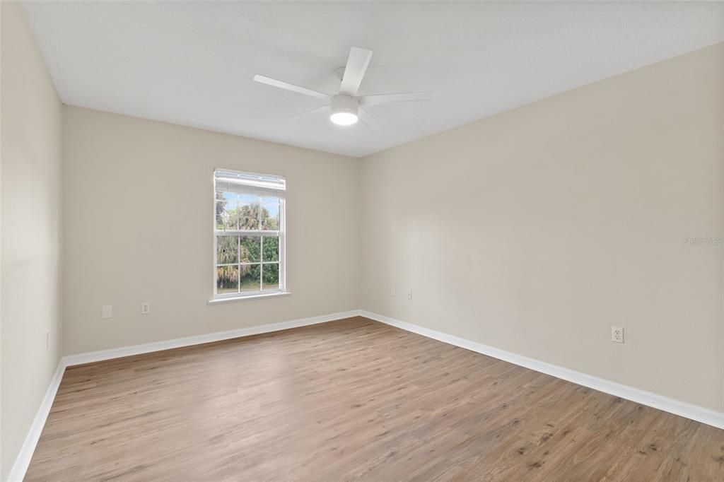 Activo con contrato: $425,000 (4 camas, 2 baños, 2248 Pies cuadrados)