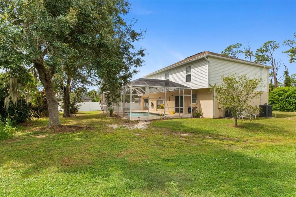 Activo con contrato: $425,000 (4 camas, 2 baños, 2248 Pies cuadrados)