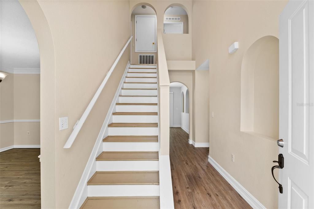 Activo con contrato: $425,000 (4 camas, 2 baños, 2248 Pies cuadrados)