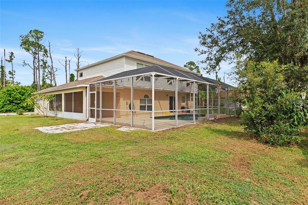 Activo con contrato: $425,000 (4 camas, 2 baños, 2248 Pies cuadrados)