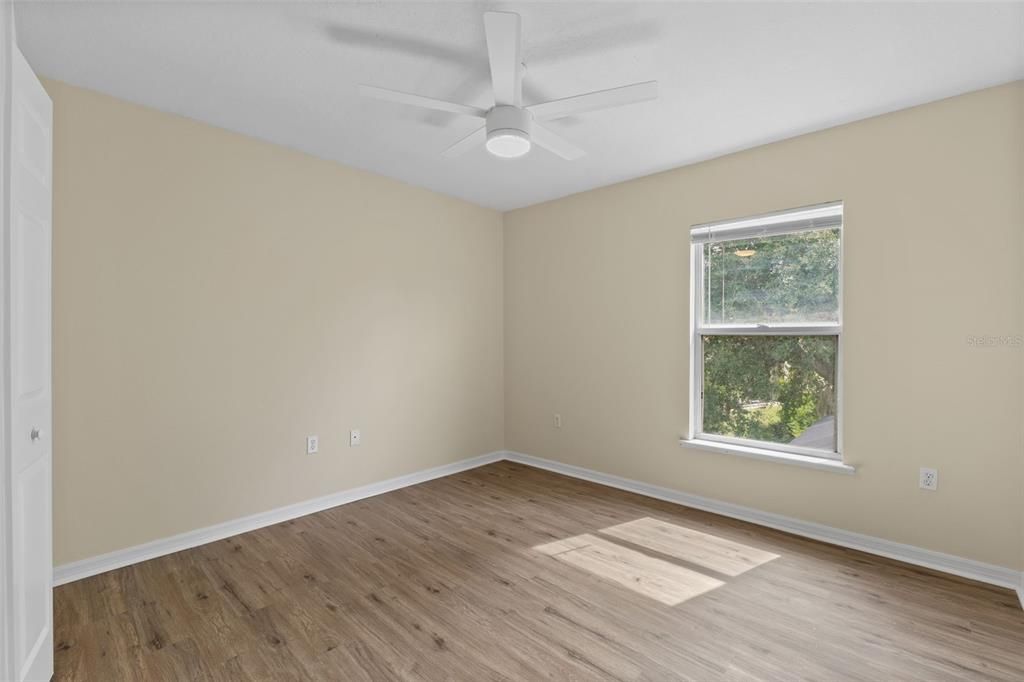 Activo con contrato: $425,000 (4 camas, 2 baños, 2248 Pies cuadrados)