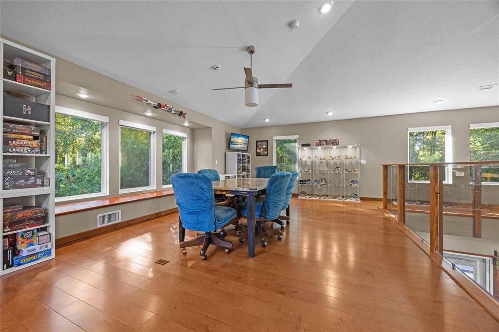 For Sale: $549,900 (3 beds, 2 baths, 2410 Square Feet)