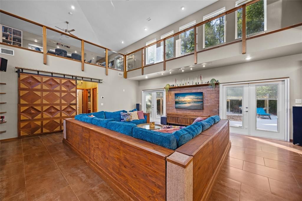 For Sale: $549,900 (3 beds, 2 baths, 2410 Square Feet)