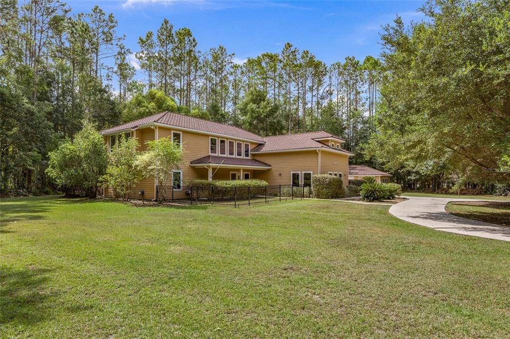 For Sale: $549,900 (3 beds, 2 baths, 2410 Square Feet)